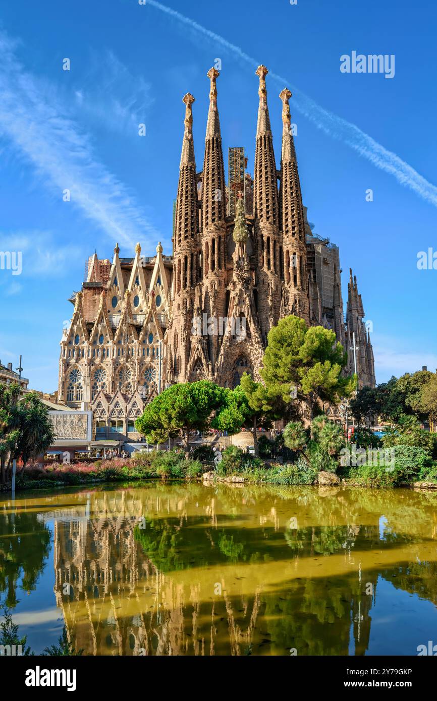 Barcelone, Espagne - 24 septembre 2015 : façade de la Nativité du temple de la Sagrada Familia à Barcelone. Il est conçu par l'architecte Antonio Gaudi et est b Banque D'Images
