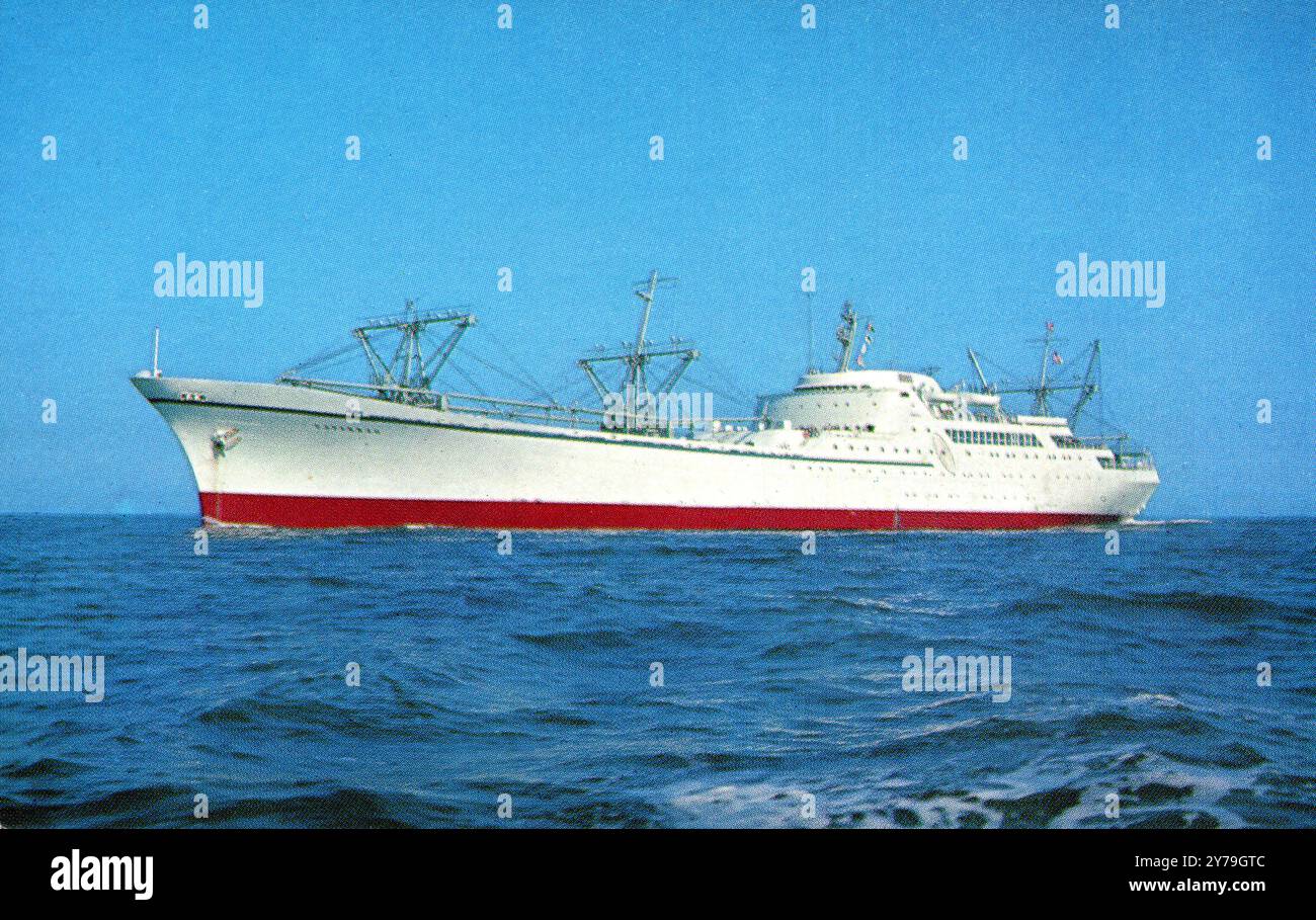 Une carte postale du NS Savannah, le premier navire marchand nucléaire au monde. Le navire a été construit par la New York Shipbuilding Corporation à Camden, New Jersey et lancé en 1959 et fait partie de l'initiative atomes pour la paix. Le président Eisenhower souhaitait un «navire de la paix» qui servirait d'ambassadeur pour l'utilisation pacifique de l'énergie atomique et le navire opéra jusqu'en 1971 comme transporteur de passagers et de fret et plus tard uniquement comme cargo. Il est actuellement amarré à Baltimore Banque D'Images