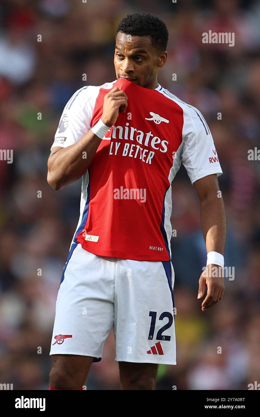 Londres, Royaume-Uni. 29 septembre 2024. Le défenseur de l'arsenal Jurrien Timber (12 ans) lors du match Arsenal FC contre Leicester City FC English premier League à l'Emirates Stadium, Londres, Angleterre, Royaume-Uni le 28 septembre 2024 Credit : Every second Media/Alamy Live News Banque D'Images