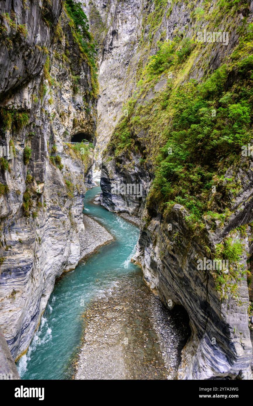 Grotte des hirondelles, piste de Yanzikou, gorge de Taroko dans le parc national de Taroko, Taiwan Banque D'Images