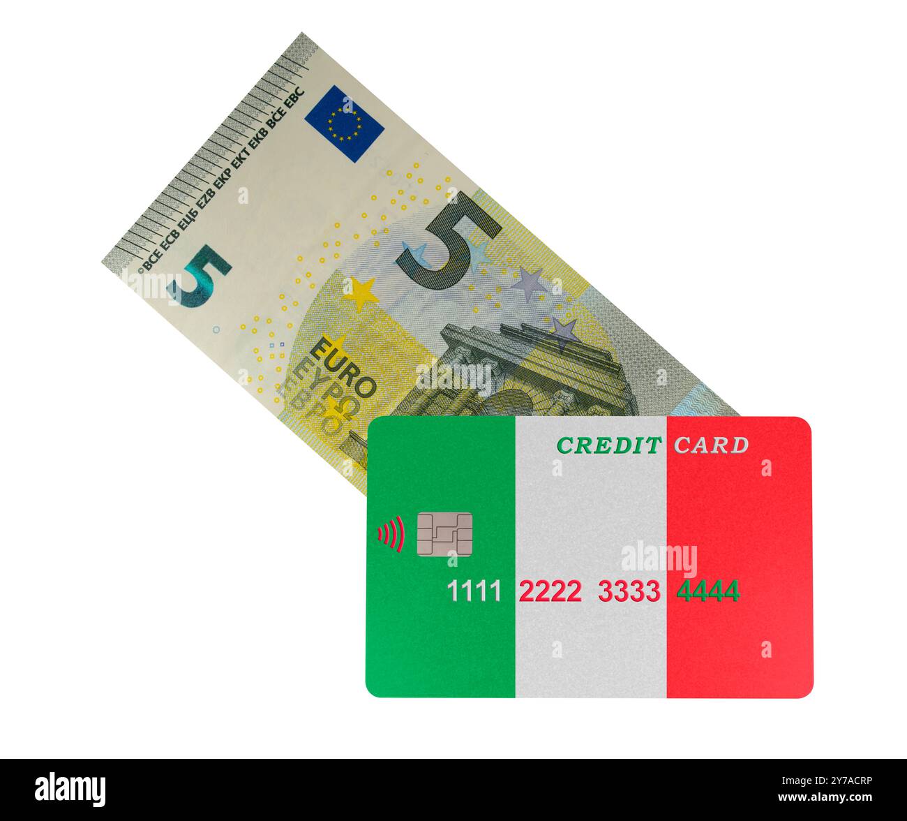 Carte de crédit avec l'image du drapeau italien repose sur un billet de 5 euros sur fond blanc. Paiement en ligne par carte de crédit pour les achats dans les boutiques en ligne Banque D'Images