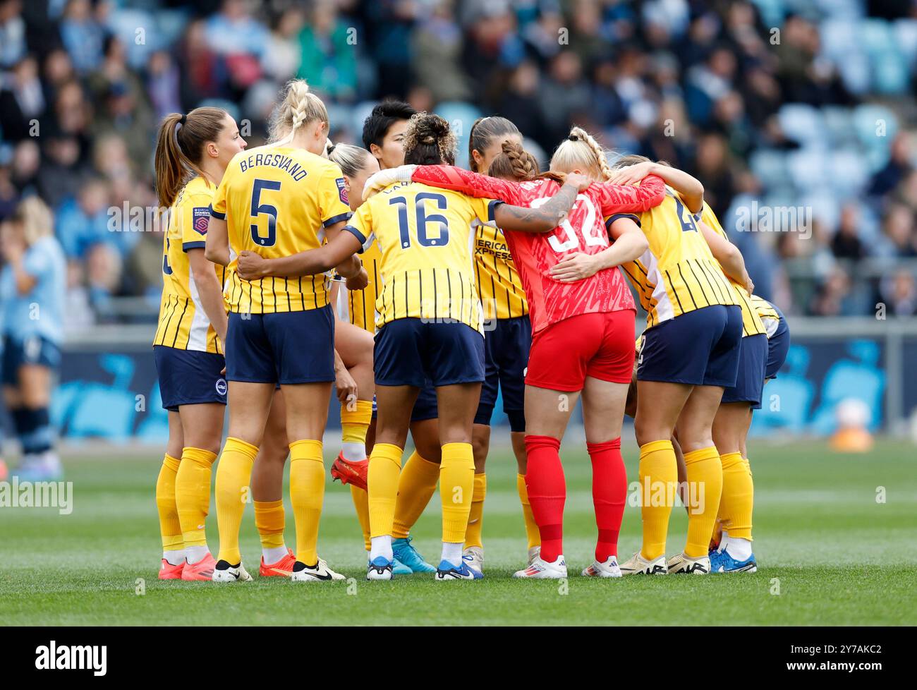 Les joueuses de Brighton se blottissent avant le match de Super League féminine des Barclays au joie Stadium de Manchester. Date de la photo : dimanche 29 septembre 2024. Banque D'Images