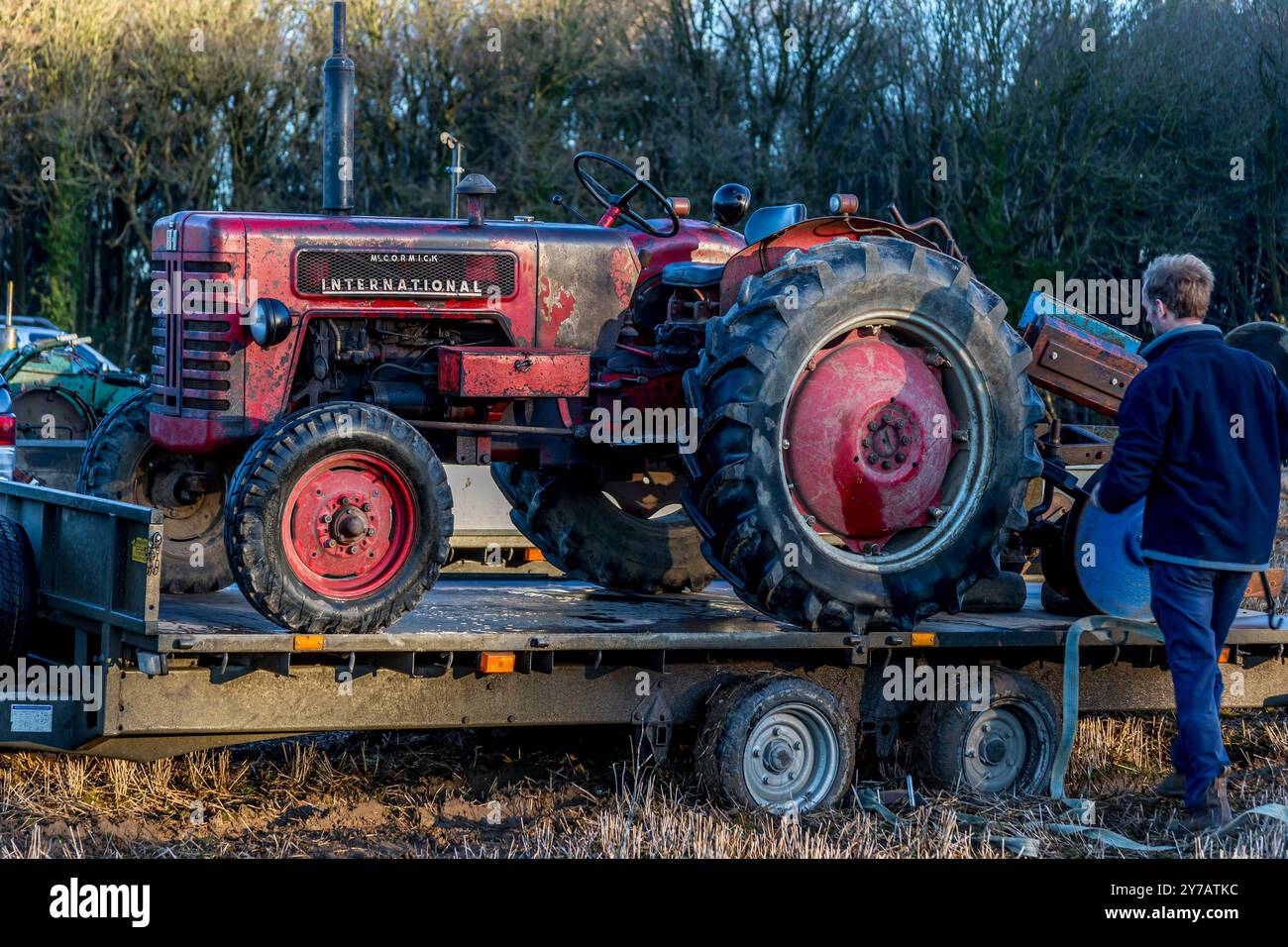 Labourage tracteur assorti à Cawston Banque D'Images