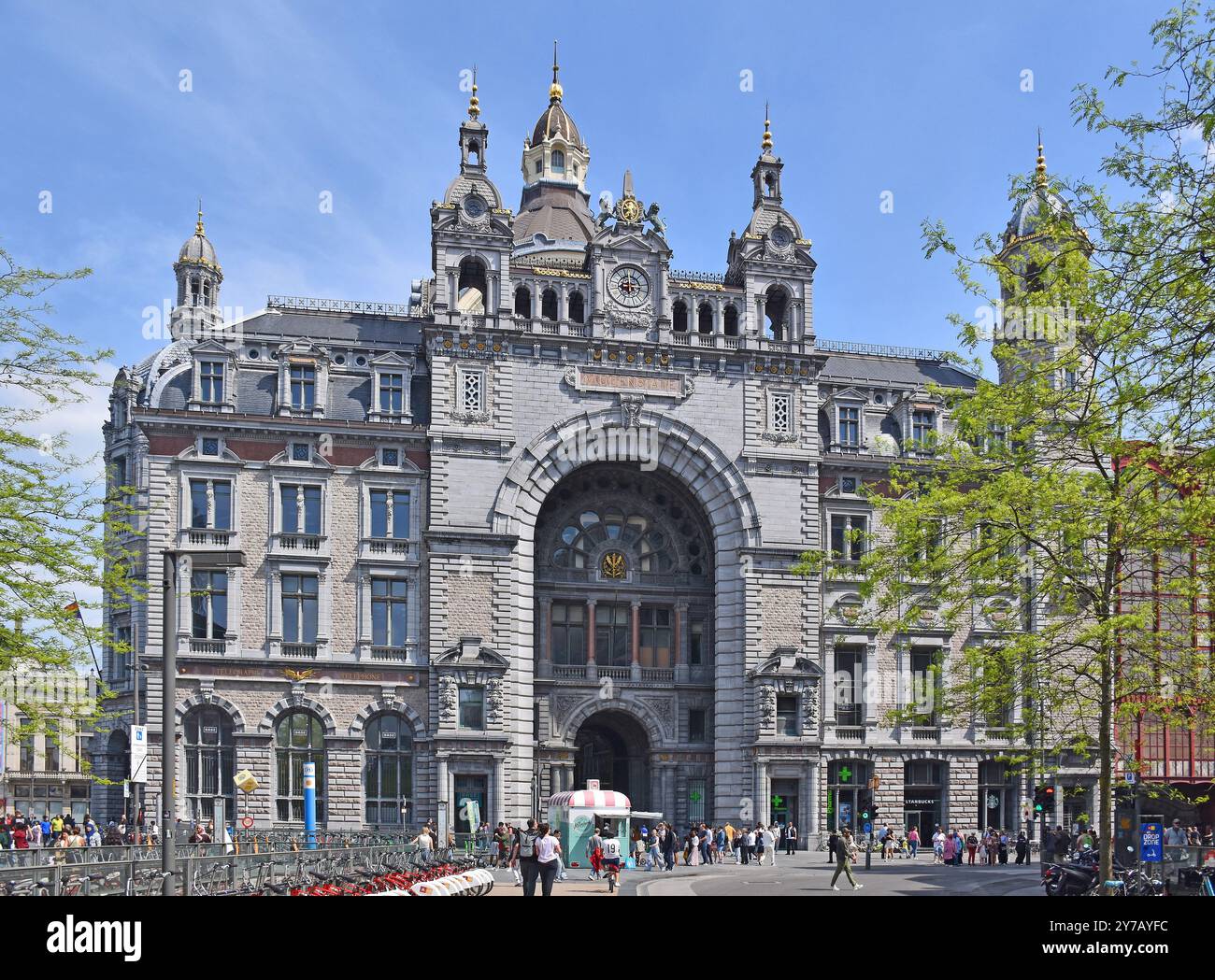 Gare centrale d’Anvers, l’une des grandes gares d’Europe, construite en 1895-1905, architecte Louis Delacenserie, ingénieur Clement Van Bogaert, extrêmement éclectique Banque D'Images