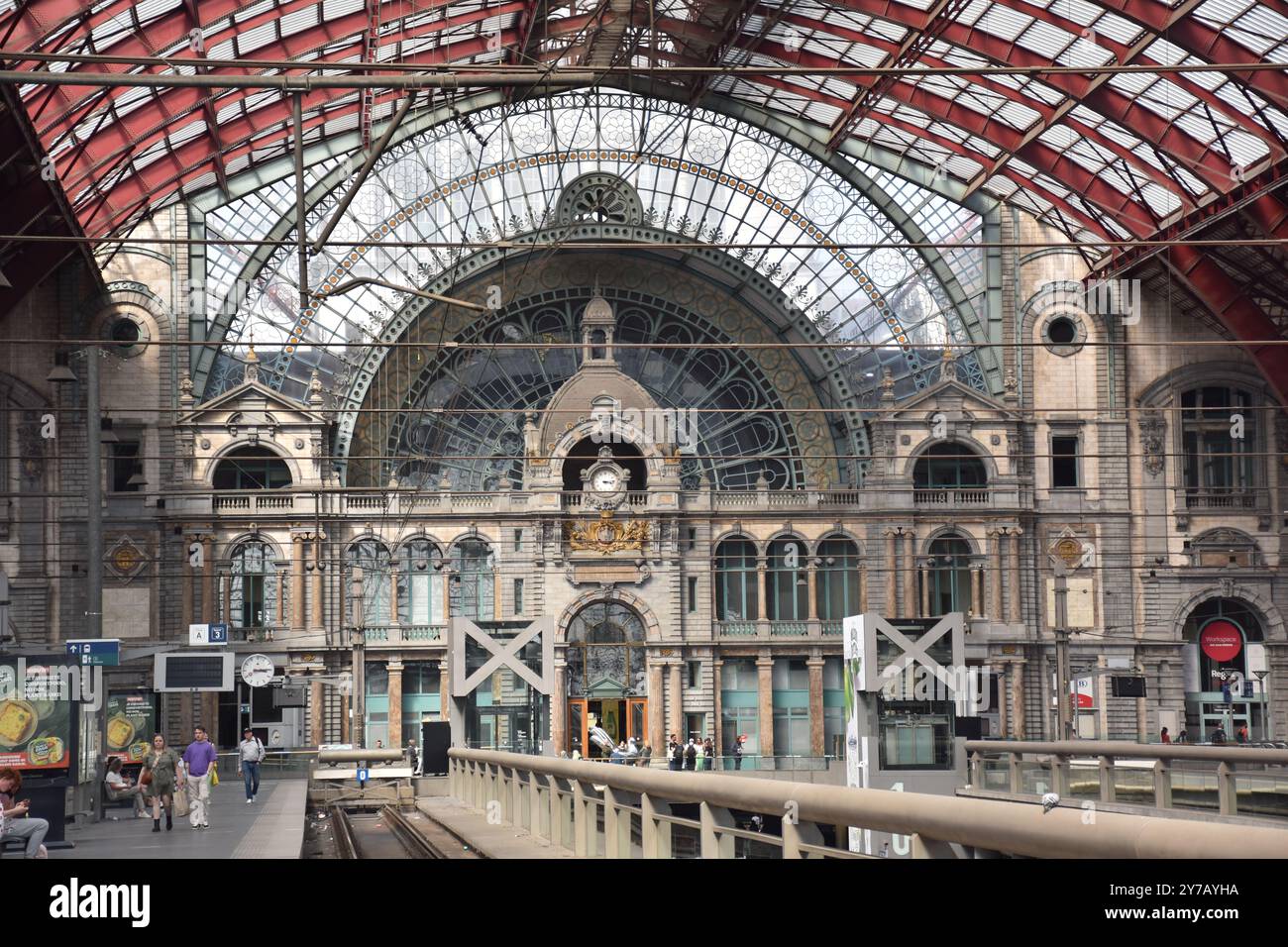 Gare centrale d’Anvers, l’une des grandes gares d’Europe, construite en 1895-1905, architecte Louis Delacenserie, ingénieur Clement Van Bogaert, extrêmement éclectique Banque D'Images