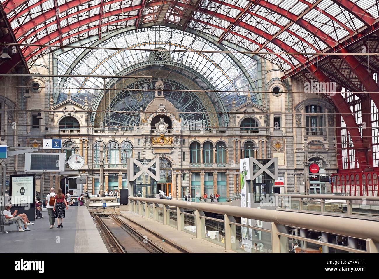 Gare centrale d’Anvers, l’une des grandes gares d’Europe, construite en 1895-1905, architecte Louis Delacenserie, ingénieur Clement Van Bogaert, extrêmement éclectique Banque D'Images