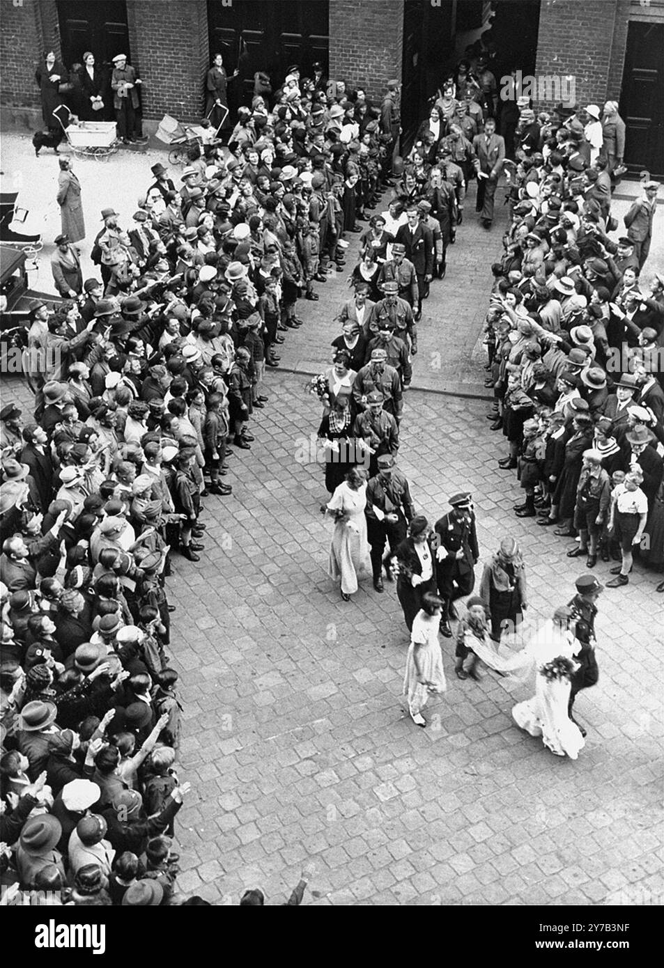 Un mariage de masse de 50 couples nazis à Berlin en juillet 1933 Banque D'Images