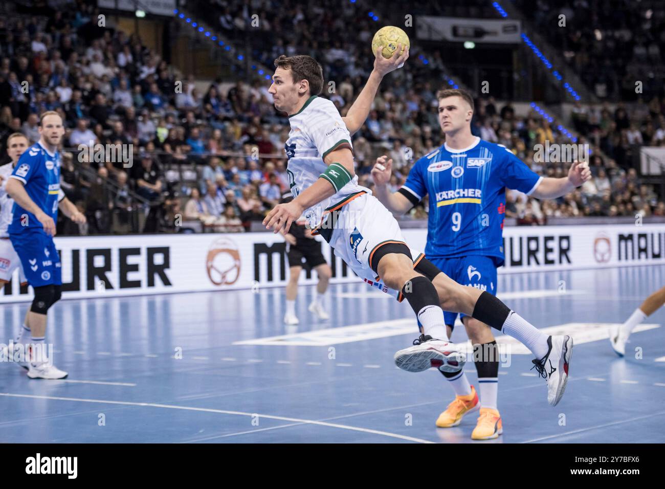 Stuttgart, Allemagne. 28 septembre 2024. Jona Schoch (HSG Wetzlar, #22) Springt in den Kreis/GER, TVB 1898 Stuttgart - HSG Wetzlar, Sport, Handball, 2024/2025, DAIKIN HBL Handball Bundesliga, 29.09.2024, Stuttgart (Porsche Arena) Foto : Eibner/Sandy Dinkelacker crédit : dpa/Alamy Live News Banque D'Images