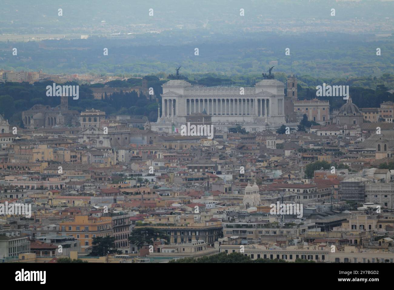 L'emblématique bâtiment du gâteau de mariage de Rome, surnom populaire d'Altare Della Patria (Altare Della Patria) avec des statues de Victor Emmanuel II Banque D'Images
