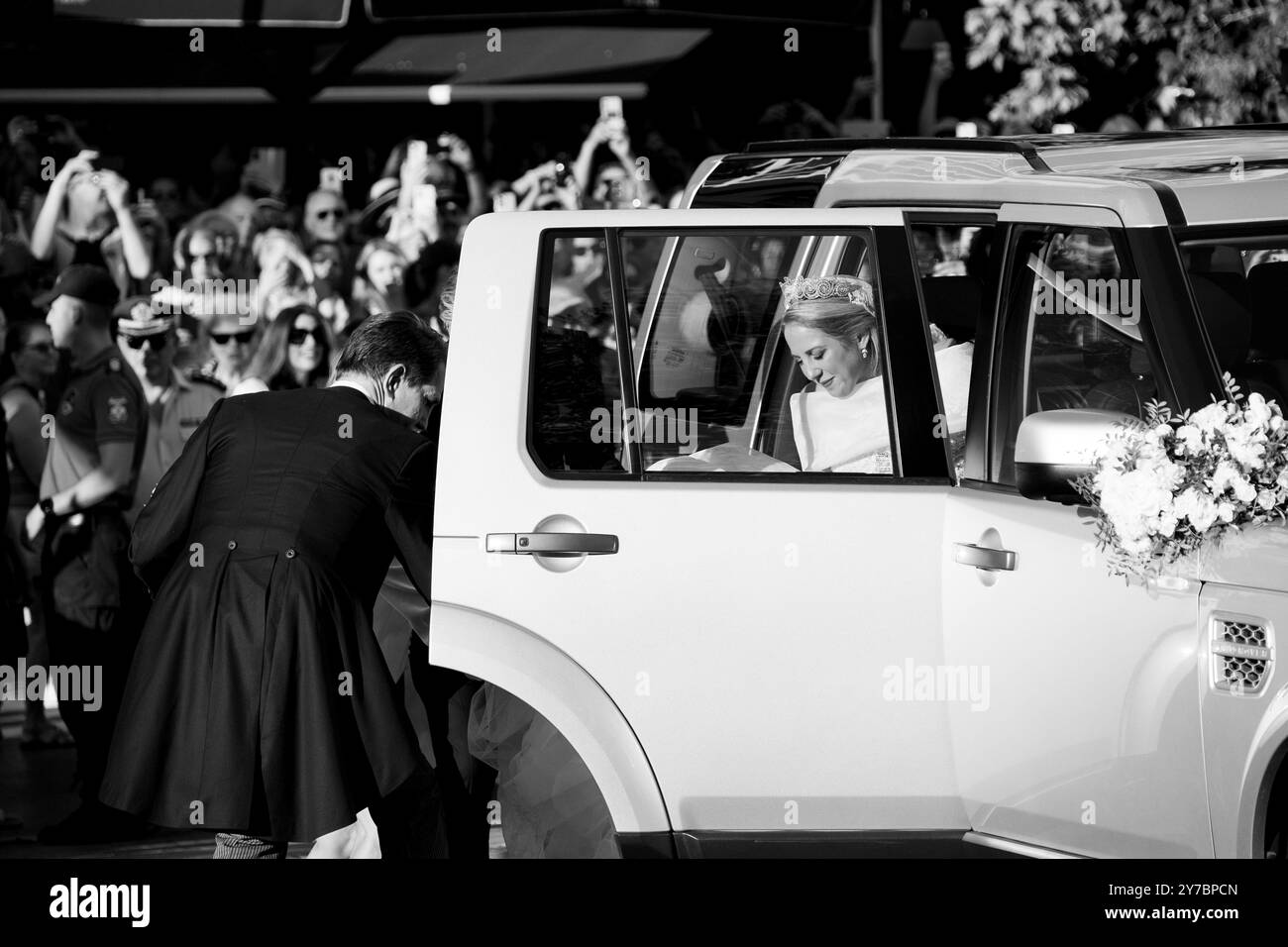 Athènes, Grèce. 28 septembre 2024. La princesse Théodora Glucksburg de Grèce et son frère Pavlos, ancien prince héritier de Grèce, arrivent pour son mariage avec Matthieu Jérémie Kumar à la cathédrale métropolitaine d'Athènes, Grèce, le 28 septembre 2024. (Photo de Nikolas Kokovlis/NurPhoto) crédit : NurPhoto SRL/Alamy Live News Banque D'Images