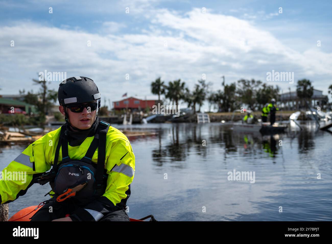 Keaton Beach, États-Unis. 28 septembre 2024. U. Le personnel de la Garde côtière de l’équipe de grève du Golfe effectue des recherches et des sauvetages urbains à la suite de l’ouragan Helene, le 28 septembre 2024, à Keaton Beach, en Floride. Keaton Beach a été le plus durement touché par la tempête massive de catégorie 4, détruisant environ 90 % des maisons et des propriétés. Crédit : PO3 Jaiden Hartley/US Coast Guard/Alamy Live News Banque D'Images Keaton Beach, États-Unis. 28 septembre 2024. U. Le personnel de la Garde côtière de l’équipe de grève du Golfe effectue des recherches et des sauvetages urbains à la suite de l’ouragan Helene, le 28 septembre 2024, à Keaton Beach, en Floride. Keaton Beach a été le plus durement touché par la tempête massive de catégorie 4, détruisant environ 90 % des maisons et des propriétés. Crédit : PO3 Jaiden Hartley/US Coast Guard/Alamy Live News Banque D'Images