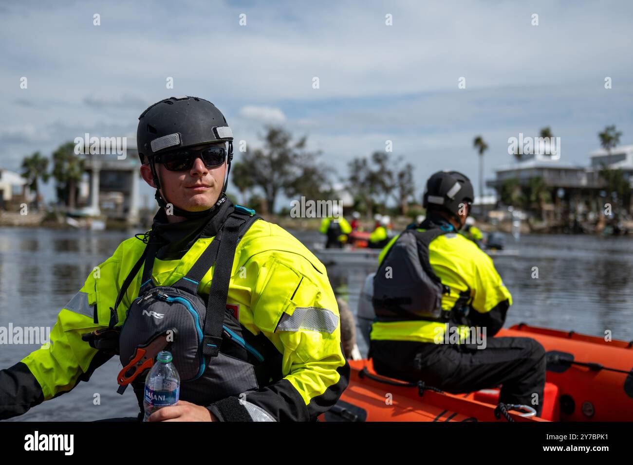 Keaton Beach, États-Unis. 28 septembre 2024. U. Le personnel de la Garde côtière de l’équipe de grève du Golfe effectue des recherches et des sauvetages urbains à la suite de l’ouragan Helene, le 28 septembre 2024, à Keaton Beach, en Floride. Keaton Beach a été le plus durement touché par la tempête massive de catégorie 4, détruisant environ 90 % des maisons et des propriétés. Crédit : PO3 Jaiden Hartley/US Coast Guard/Alamy Live News Banque D'Images Keaton Beach, États-Unis. 28 septembre 2024. U. Le personnel de la Garde côtière de l’équipe de grève du Golfe effectue des recherches et des sauvetages urbains à la suite de l’ouragan Helene, le 28 septembre 2024, à Keaton Beach, en Floride. Keaton Beach a été le plus durement touché par la tempête massive de catégorie 4, détruisant environ 90 % des maisons et des propriétés. Crédit : PO3 Jaiden Hartley/US Coast Guard/Alamy Live News Banque D'Images