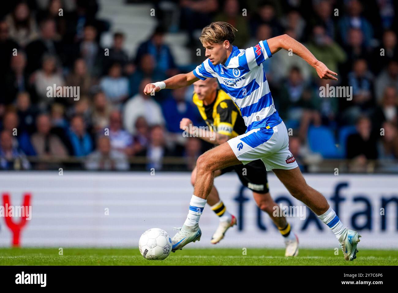 Doetinchem, pays-Bas. 29 septembre 2024. DOETINCHEM, PAYS-BAS - SEPTEMBRE 29 : Jesse van de Haar de Graafschap dribble avec le ballon lors du match néerlandais Keuken Kampioen Divisie entre de Graafschap et vitesse au Stadion de Vijverberg le 29 septembre 2024 à Doetinchem, pays-Bas. (Photo de René Nijhuis/Orange Pictures) crédit : Orange pics BV/Alamy Live News Banque D'Images