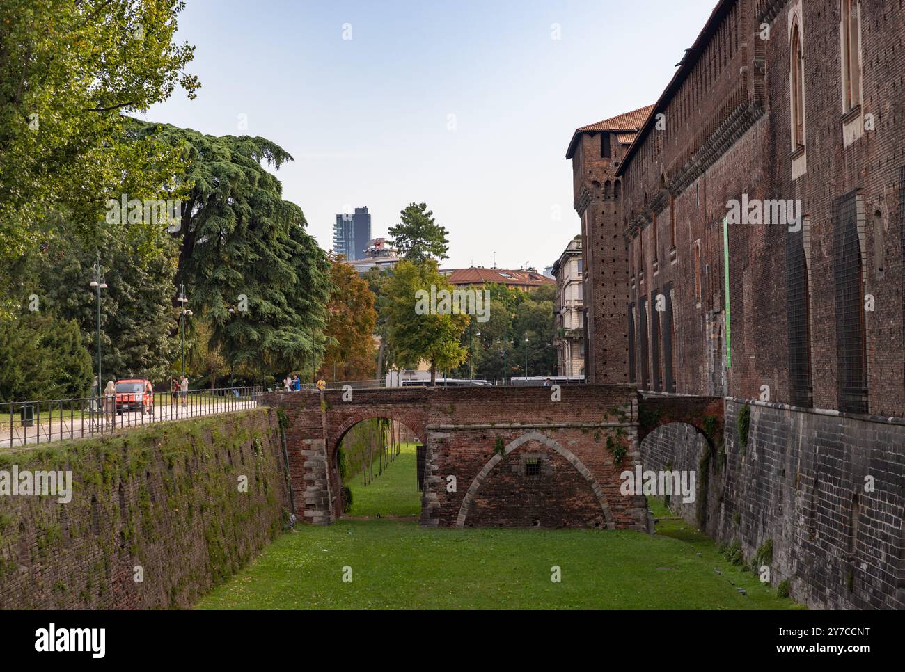 Une photo des douves autour du château Sforzesco, Milan. Banque D'Images