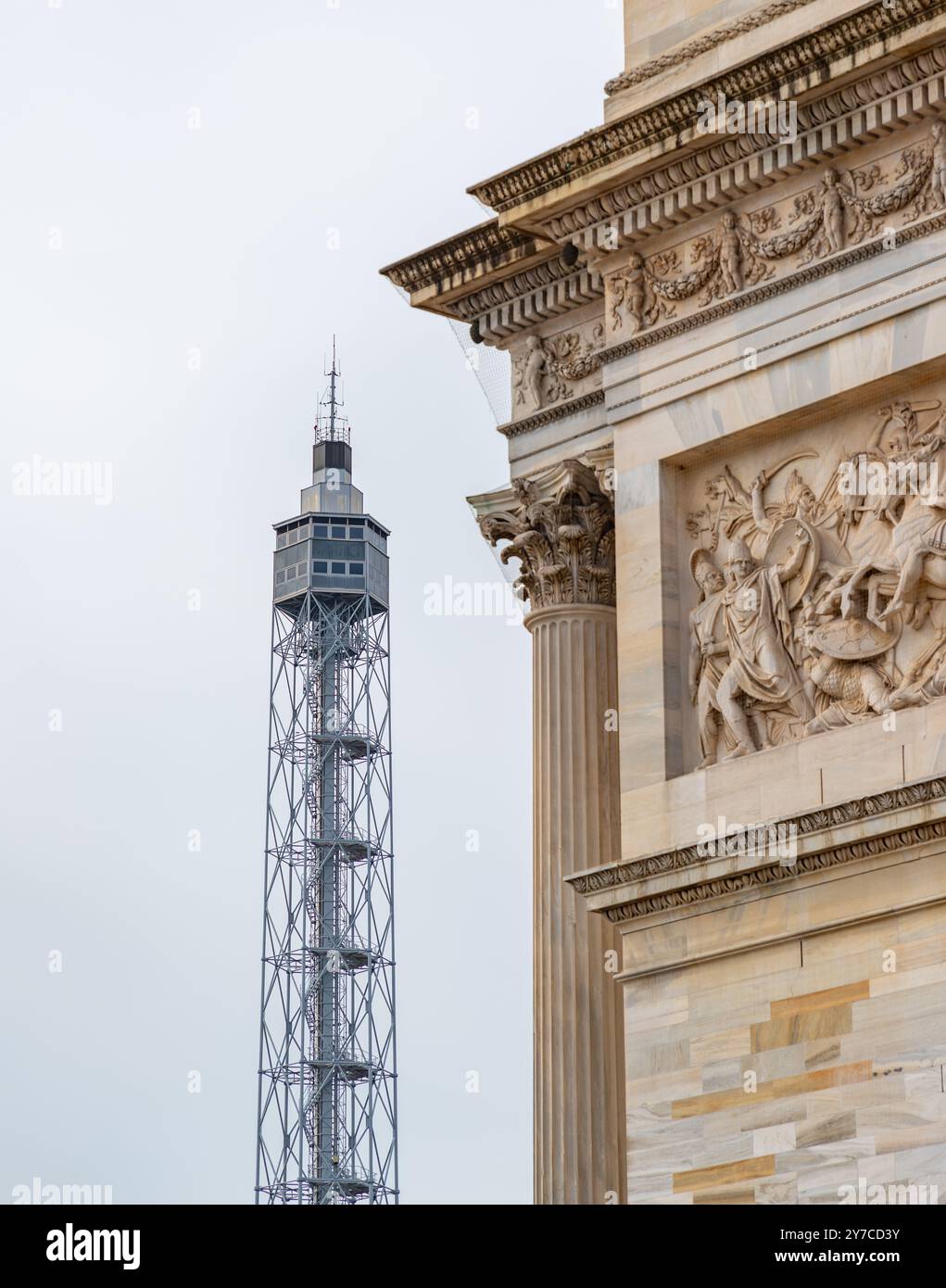 Une photo de la Tour Branca et de l'Arco della Pace à Milan. Banque D'Images