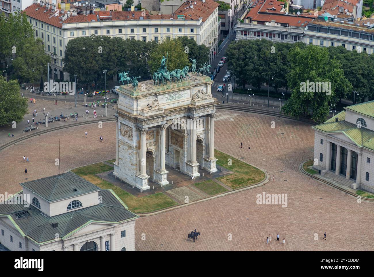 Une photo de l'Arco della Pace sur la Piazza Sempione à Milan. Banque D'Images