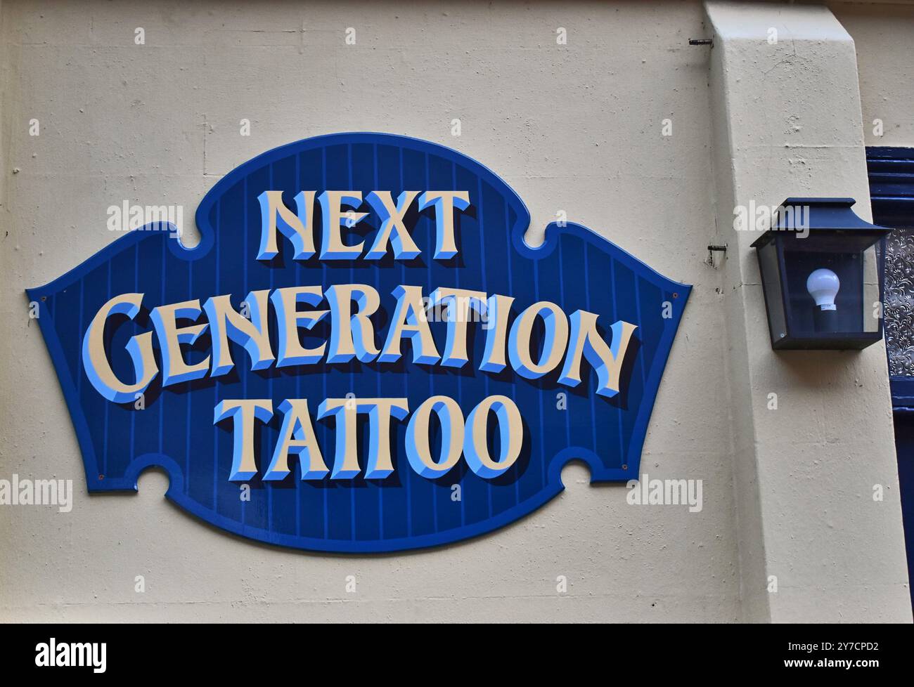 Signez dans un salon de tatouage à Stony Stratford : 'Next Generation Tattoo'. Banque D'Images