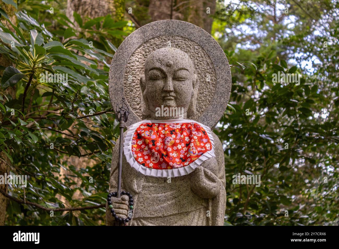 Statue en pierre d'Ojizou san, protecteur des enfants et protecteur des voyageurs, Temple Daijouji, Japon Banque D'Images