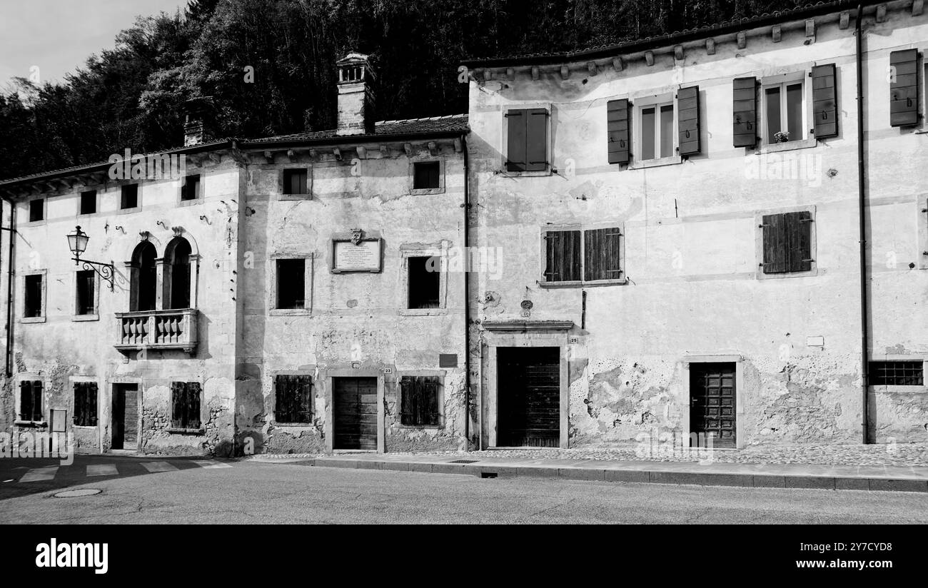 Le village historique de Follina et l'abbaye cistercienne de Santa Maria di Follina dans la région de Valdobbidene dans la province de Trévise. Vénétie, Italie Banque D'Images