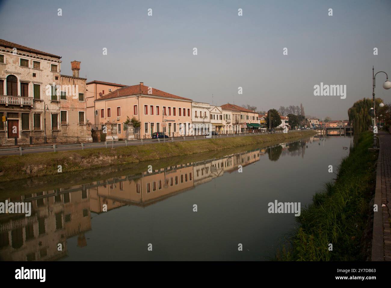 La Riviera del Brenta est la zone urbaine, paysage historique, distribué le long du 'canal del Brenta', l'ancien lit de la vieille rivière Brenta Brenta Banque D'Images