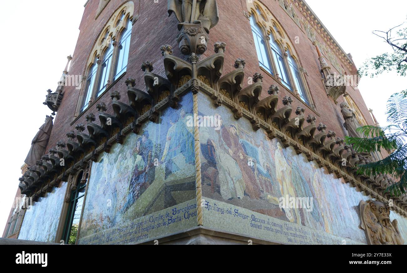 Belles décorations de bâtiments au complexe hospitalier Sant Pau à Barcelone, Espagne. Banque D'Images