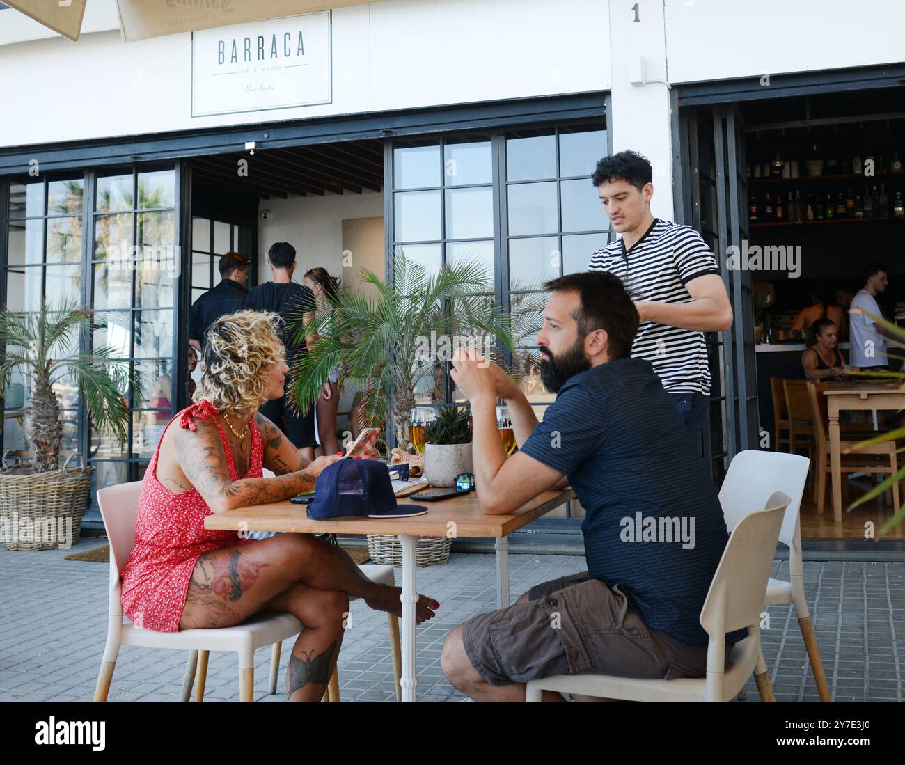 Bar et restaurant Barraca sur la promenade du front de mer près de Barceloneta à Barcelone, Espagne. Banque D'Images