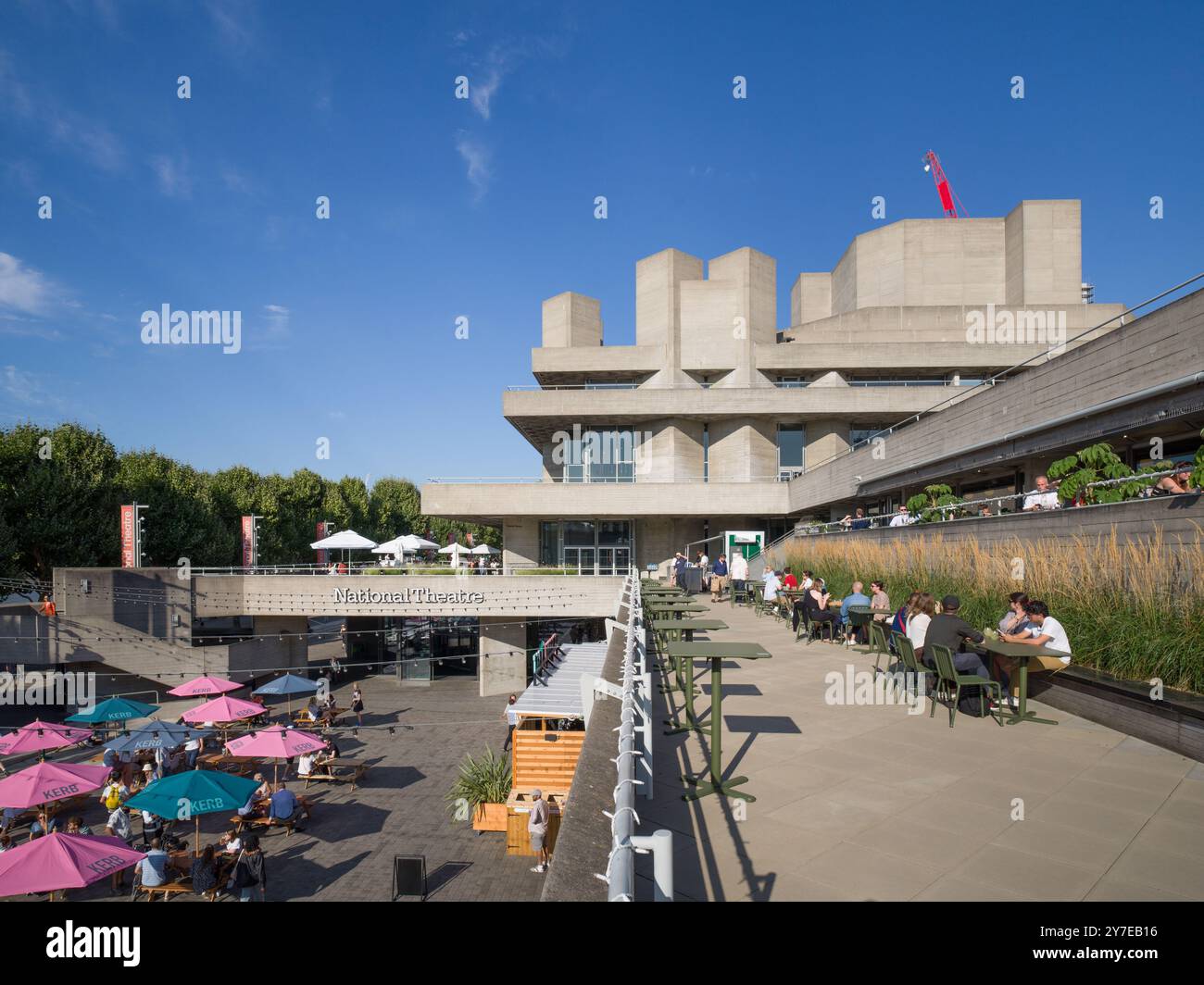 Le National Theatre est un lieu d'arts de la scène à Londres, conçu dans un style architectural brutaliste Banque D'Images
