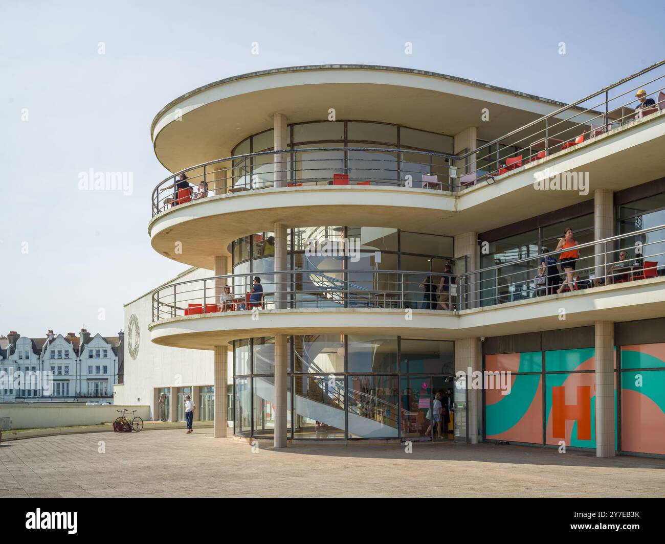 Le pavillon de la Warr est un bâtiment moderniste situé sur le front de mer à Bexhill-on-Sea, dans le Sussex de l'est, sur la côte sud de l'Angleterre. Banque D'Images