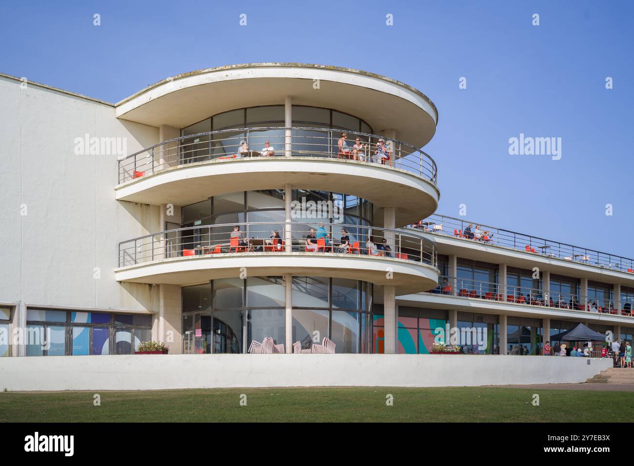 Le pavillon de la Warr est un bâtiment moderniste situé sur le front de mer à Bexhill-on-Sea, dans le Sussex de l'est, sur la côte sud de l'Angleterre. Banque D'Images