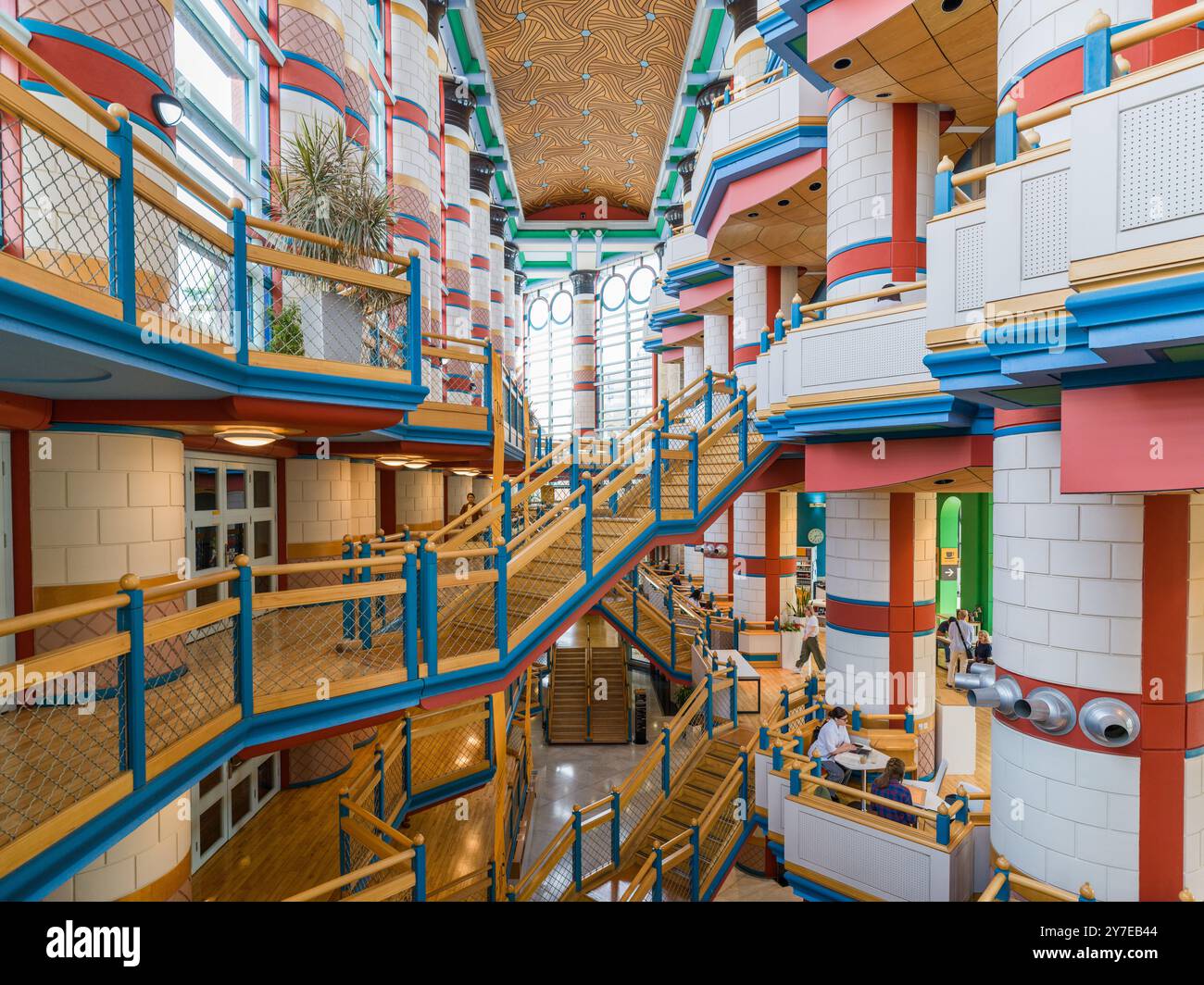 Juge Business School, Cambridge. Conçu dans un style post-moderne par l'architecte John Outram Banque D'Images