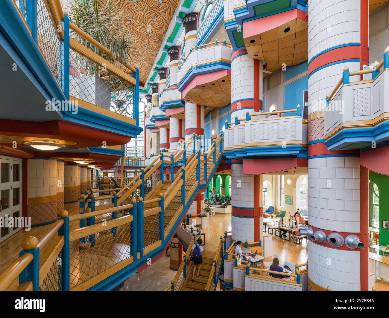 Juge Business School, Cambridge. Conçu dans un style post-moderne par l'architecte John Outram Banque D'Images