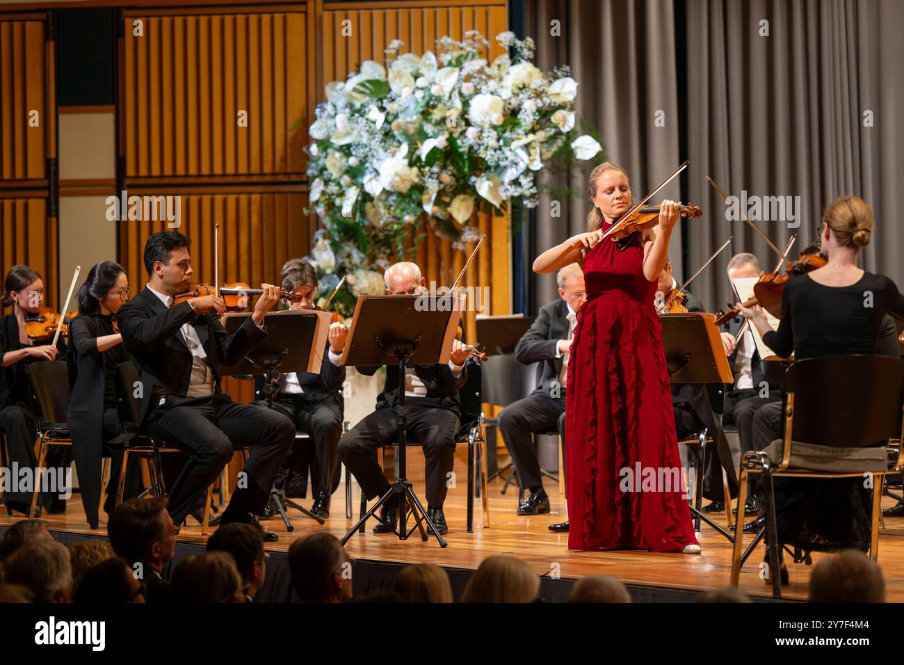 27.09.2024, internationales Festival der Klassischen Musik : Festival der Nationen 2024, im Kurhaus Bad Wörishofen im Unterallgäu, Festivaleröffnung mit Julia Fischer Violine und die Wiener Symphoniker. 27.09.2024, Klassikfestival Bad Wörishofen 27.09.2024, Klassikfestival Bad Wörishofen *** 27 09 2024, Festival international de musique classique des Nations 2024, Kurhaus Bad Wörishofen à Unterallgäu, ouverture du festival avec Julia Fischer violon et l'Orchestre symphonique de Vienne 27 09 2024, Festival de musique classique Bad Wörishofen 27 09 2024, Festival de musique classique Bad Wörishofen Banque D'Images