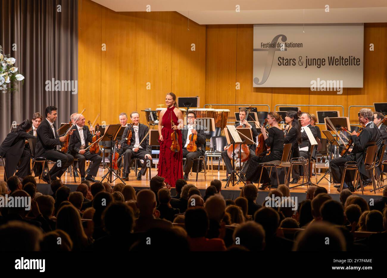 27.09.2024, internationales Festival der Klassischen Musik : Festival der Nationen 2024, im Kurhaus Bad Wörishofen im Unterallgäu, Festivaleröffnung mit Julia Fischer Violine Andrey Boreyko, dirigeant der Wiener Symphoniker. 27.09.2024, Klassikfestival Bad Wörishofen 27.09.2024, Klassikfestival Bad Wörishofen *** 27 09 2024, Festival international de musique classique des Nations 2024, Kurhaus Bad Wörishofen à Unterallgäu, ouverture du festival avec Julia Fischer violon Andrey Boreyko, chef d'orchestre de l'Orchestre symphonique de Vienne 27 09 2024, Festival de musique classique Bad Wörishofen 27 09 2 Banque D'Images