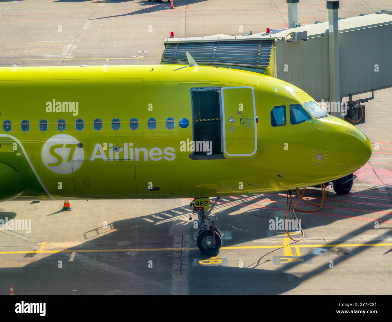 Détail d'un avion (Airbus A320-271N) appartenant à la compagnie aérienne russe S7 Airlines à l'aéroport international de Domodedovo, oblast de Moscou, Russie Banque D'Images