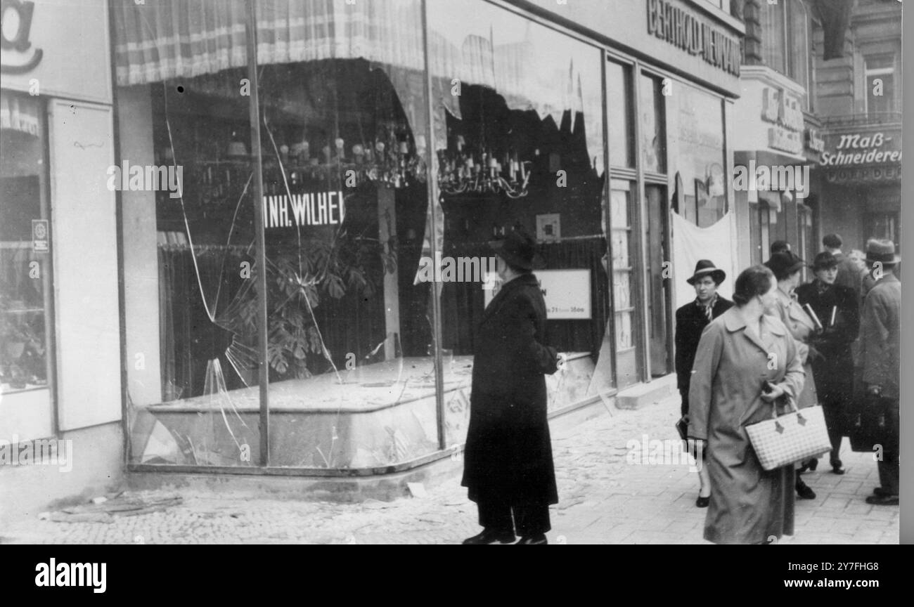Émeutes anti-juives en Allemagne magasins et fenêtres détruits à Berlin Banque D'Images