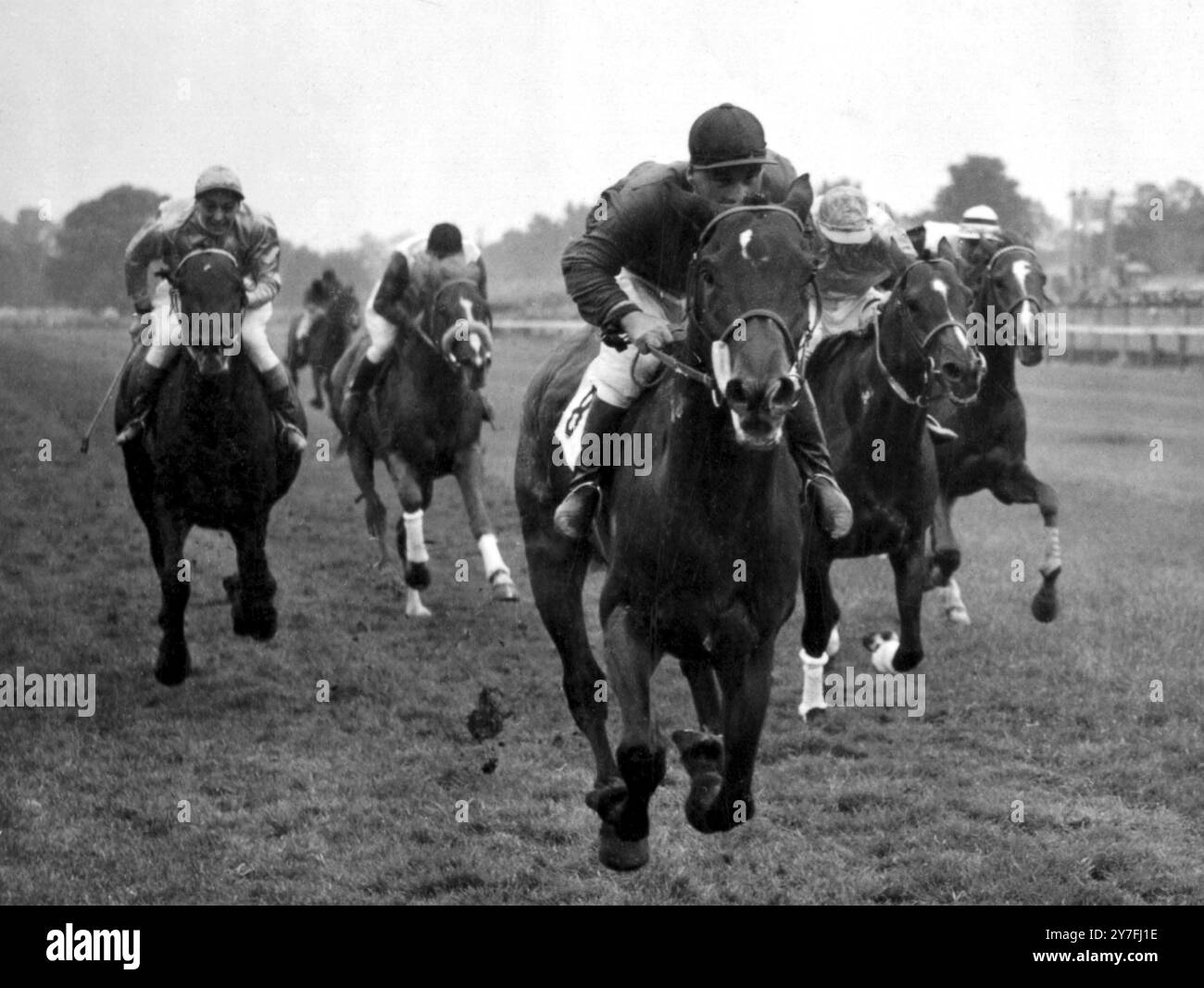 Fil D'Or II remportant le handicap du Grand Jubilé avec Gordon Richards. 14 mai 1949 Banque D'Images