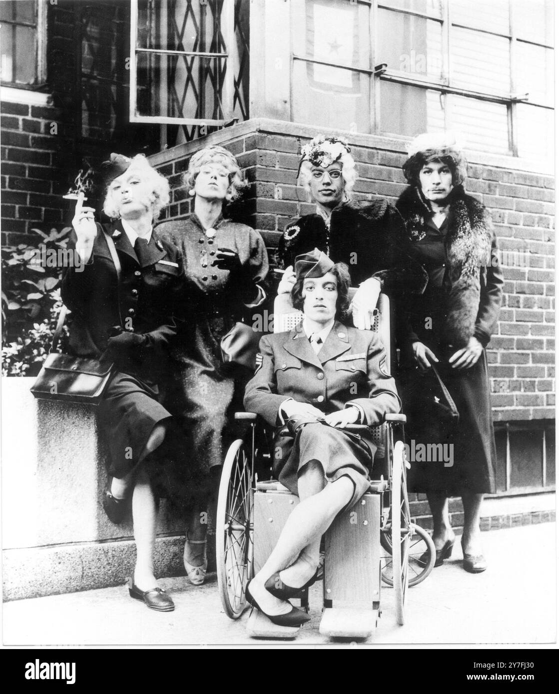 Les Rolling Stones se sont tous habillés pour illustrer le titre de leur nouveau numéro « avez-vous vu votre bébé mère debout dans l'ombre ? » 1966 Banque D'Images