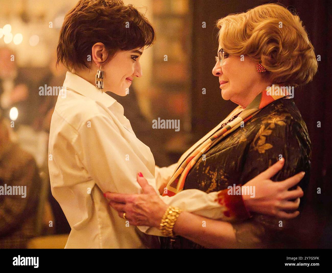 APPARTEMENT 7A - 2024 film Paramount Pictures avec Dianne Wiest à gauche et Julia Garner Banque D'Images