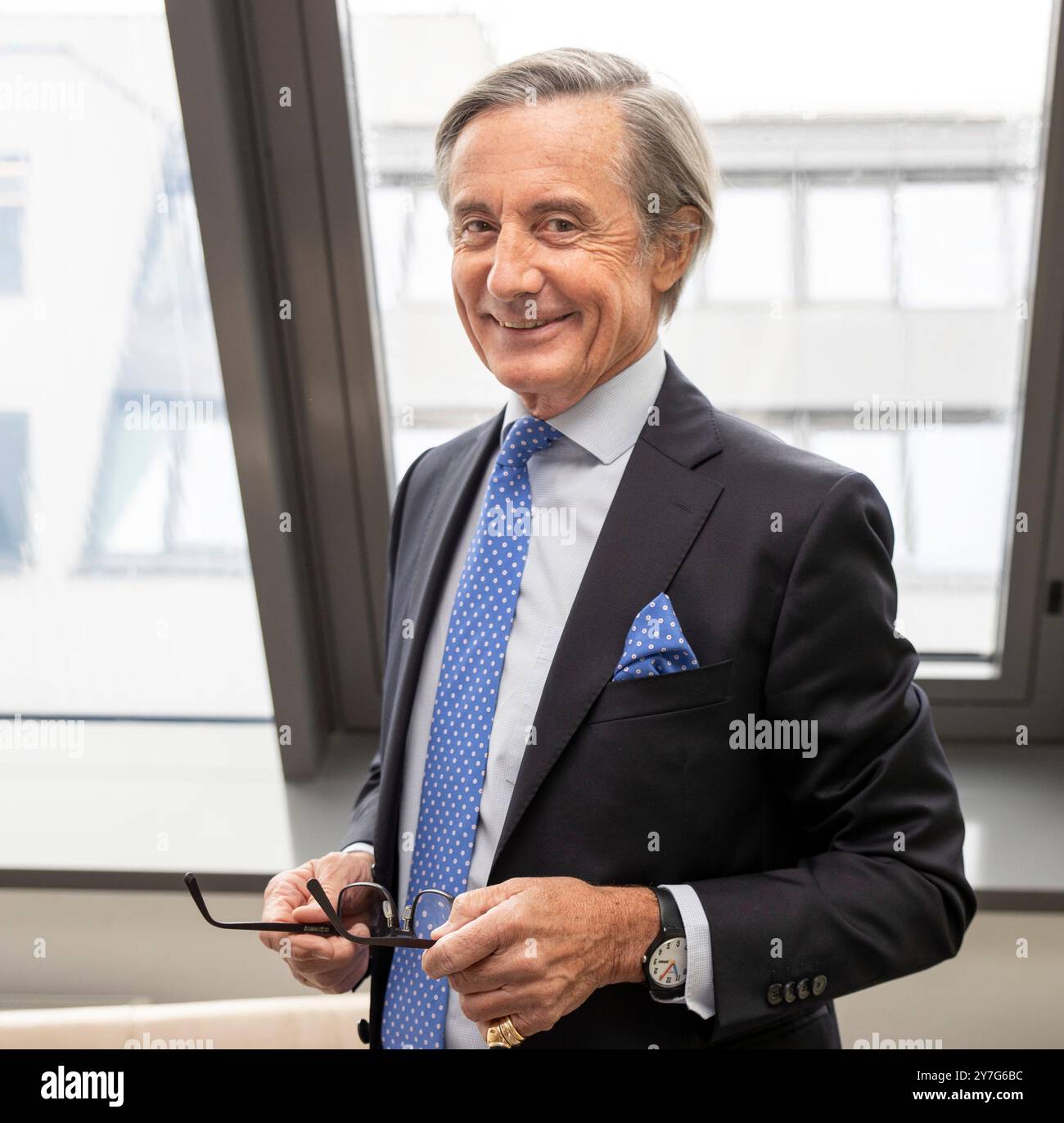 Peter Launsky-Tieffenthal ist ein österreichischer Spitzen-Diplomat. Er War Deputy General der Vereinten Nationen für Kommunikation und Öffentlichkeitsarbeit und von 2015 bis 2017 leitete er als Sektionschef die Sektion VII im Bundesministerium für Europa, Integration und Äußeres. IM Bild : Peter Launsky-Tieffenthal AM 27. Septembre 2024 à Wien. // Peter Launsky-Tieffenthal est un diplomate autrichien de haut rang. Il a été Secrétaire général adjoint de l'Organisation des Nations Unies à la communication et à l'information et, de 2015 à 2017, il a dirigé la section VII du Ministère fédéral de l'Europe. Banque D'Images