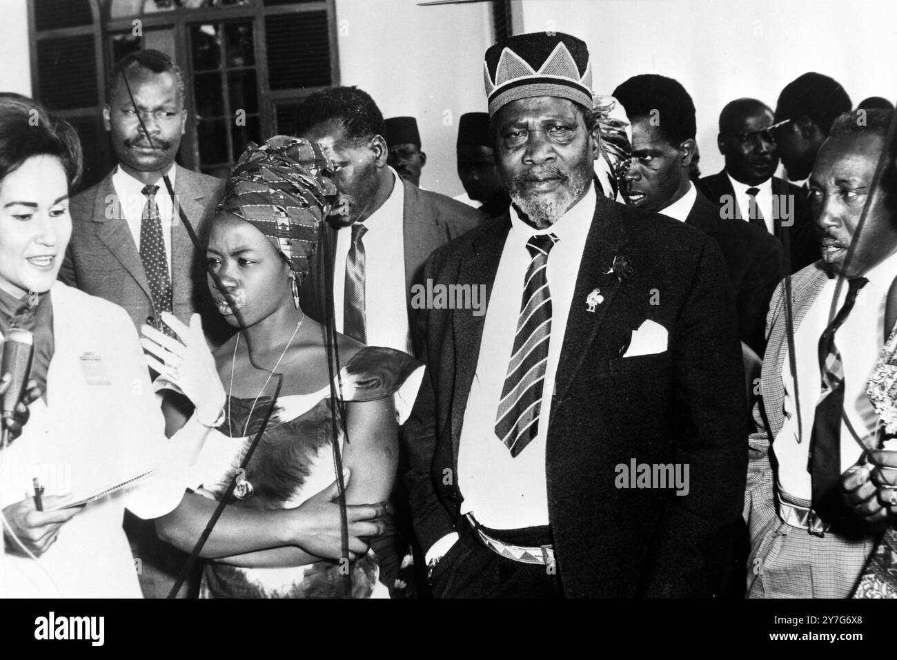 PRÉSIDENT DU KENYA JOMO KENYATTA DANS NAIROBI BALLET AFRICAINE / ; 18 DÉCEMBRE 1964 Banque D'Images