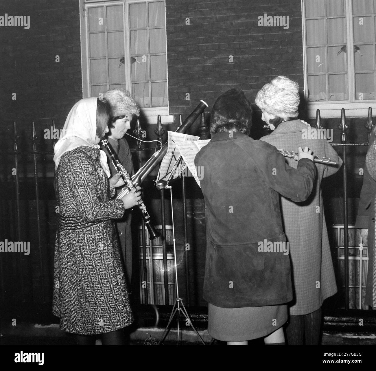 HOMMAGE MUSICAL À SIR WINSTON CHURCHIL À L'OCCASION DE SON ANNIVERSAIRE À LONDRES / ; 1ER DÉCEMBRE 1964 Banque D'Images