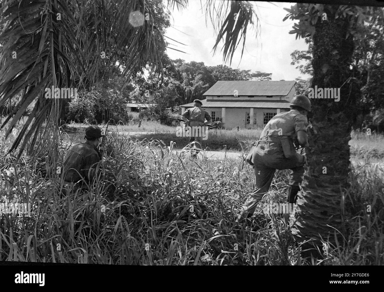 MERCENAIRES MERCENAIRES BLANCS LORS D'OPÉRATIONS À KINDU, CONGO ; 18 NOVEMBRE 1964 Banque D'Images