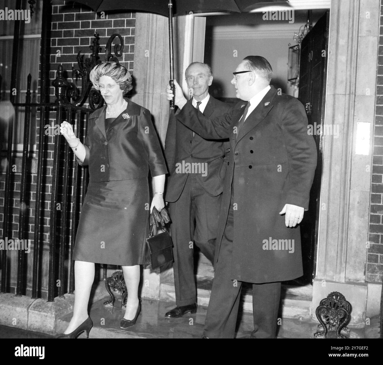 ANCIEN PREMIER MINISTRE BRITANNIQUE LORD ALEC DOUGLAS DOMICILE AU 10 DOWNING STREET À LONDRES ; 13 NOVEMBRE 1964 Banque D'Images