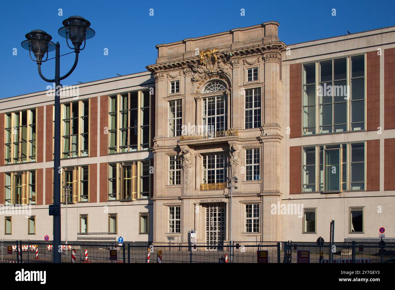Le bâtiment du Conseil d'État présente une architecture unique à Mitte, Berlin, reflétant les influences historiques et modernes de l'Allemagne de l'est. Banque D'Images