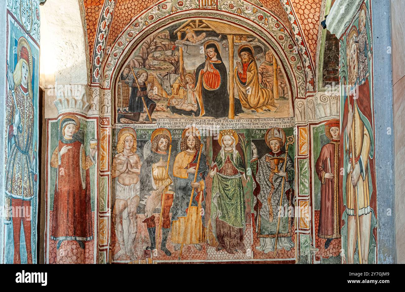 Italie Province Piémont de Novara Orta - Île de San Giulio - basilique de san Giulio - la Nativité et la théorie des Saints (attribué à Gaudenzio Ferrari, 1486) : Saint Sébastien, Saint Roch, Saint Jacques, Sainte Catherine d'Alexandrie et Saint Blaise, tous liés à la tradition de l'île. Banque D'Images