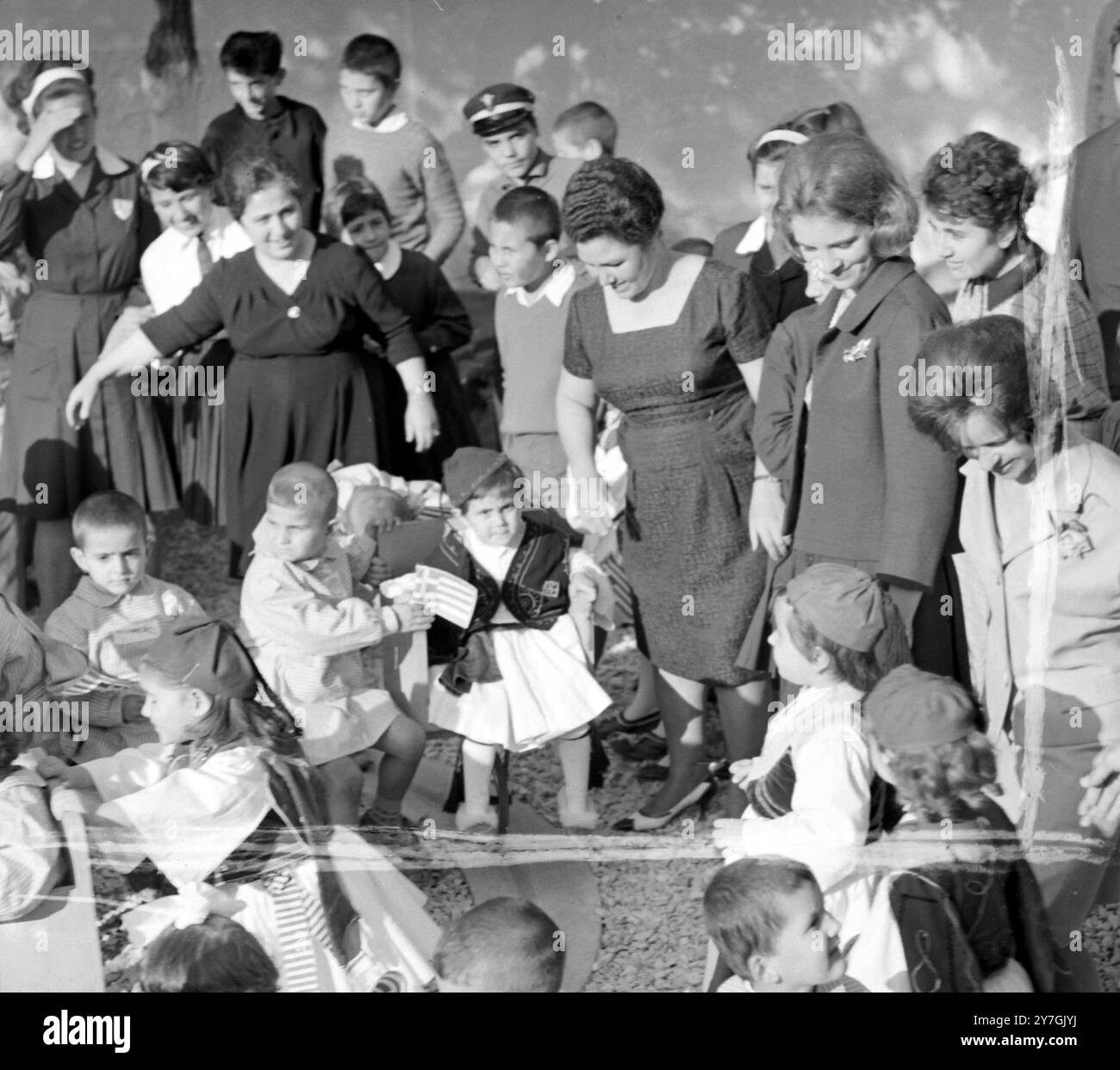 LA REINE ANNE MARIE VISITE UN FOYER POUR ENFANTS EN THÉÂTRE, MACÉDOINE ORIENTALE ; 25 OCTOBRE 1964 Banque D'Images