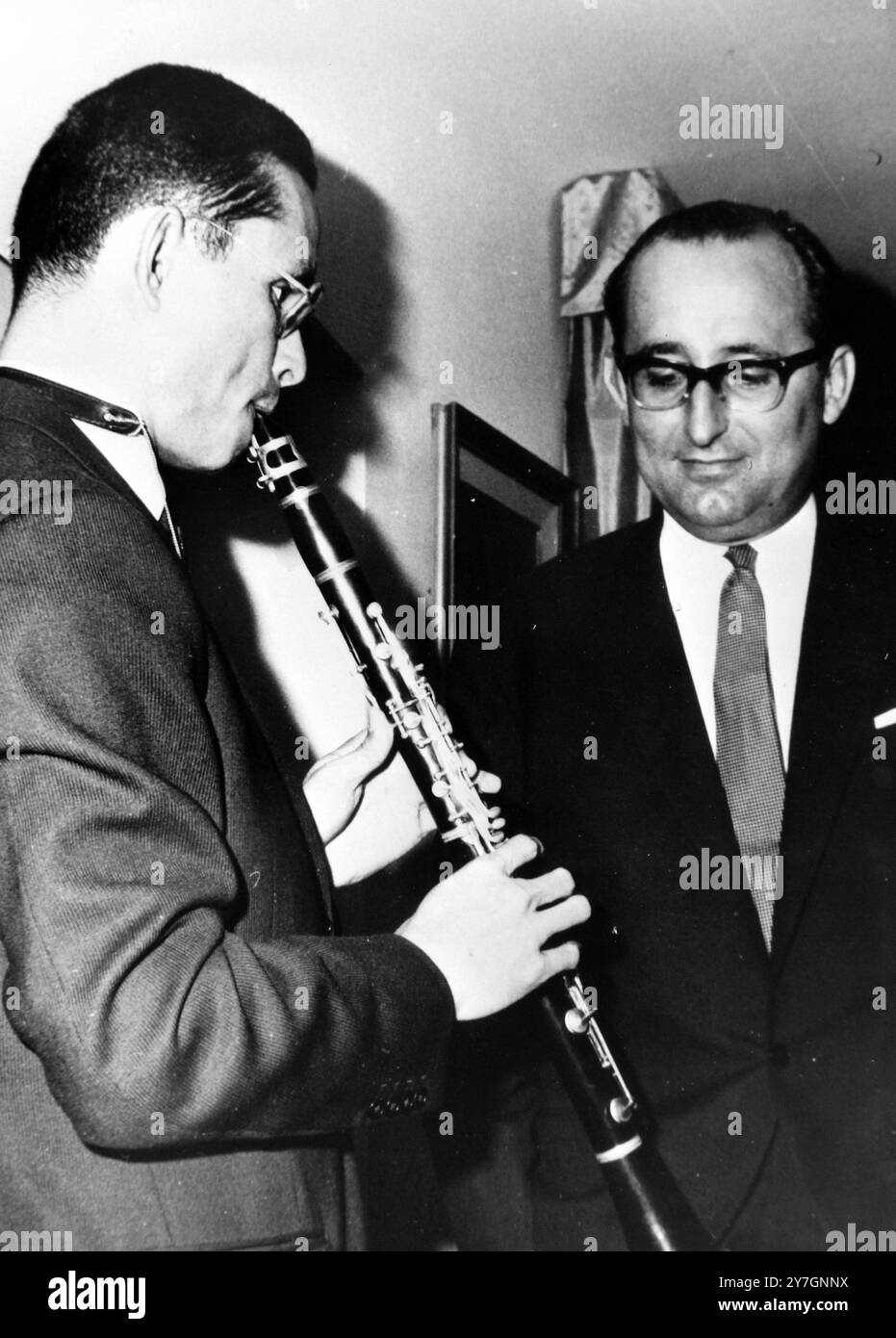 JAZ PIANISTE FRIEDRICH GULDA AVEC LE ROI BHUMIPOL DE THAÏLANDE / ; 7 OCTOBRE 1964 Banque D'Images