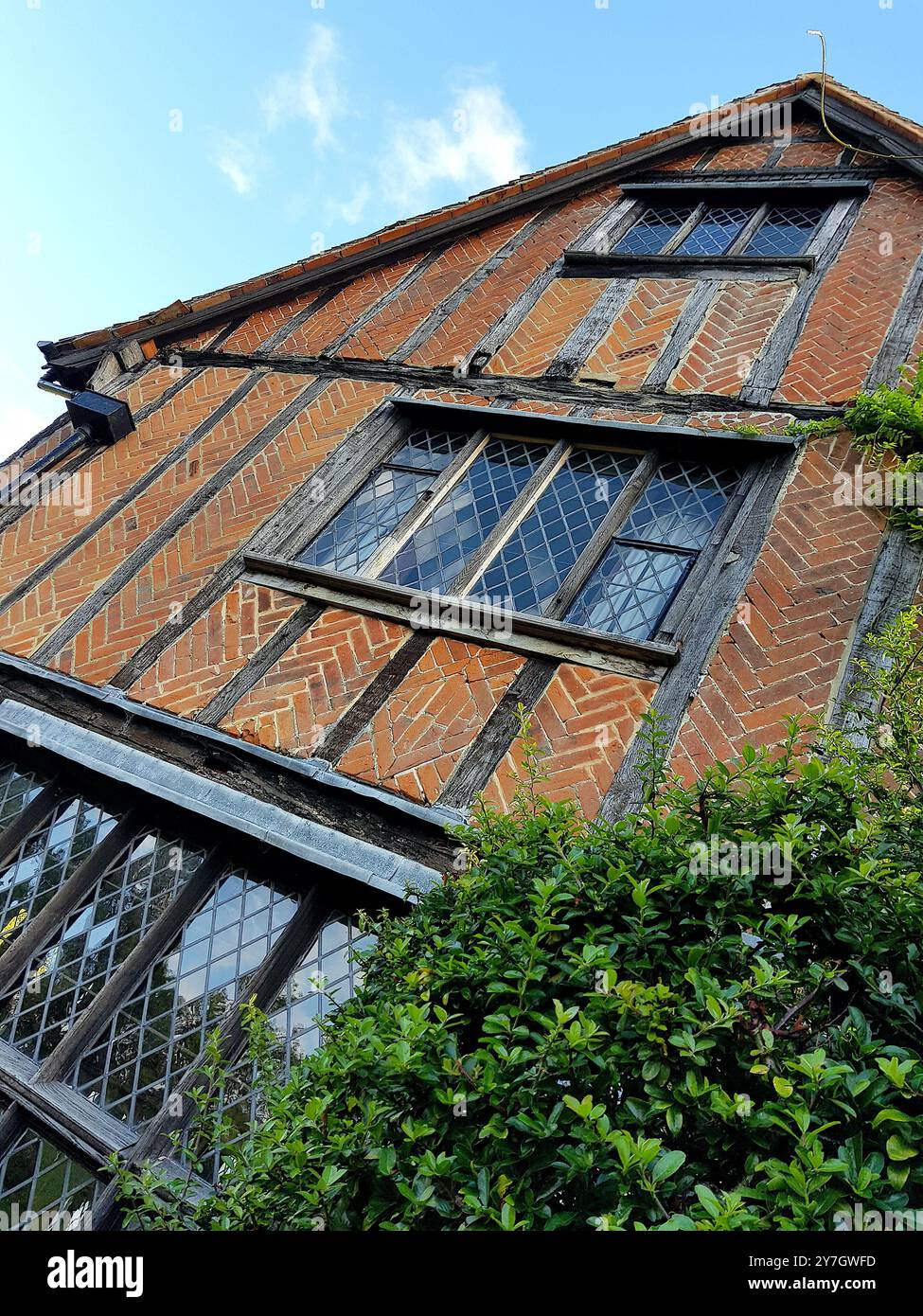 Détail d'une maison médiévale dans un cadre de jardin. Banque D'Images