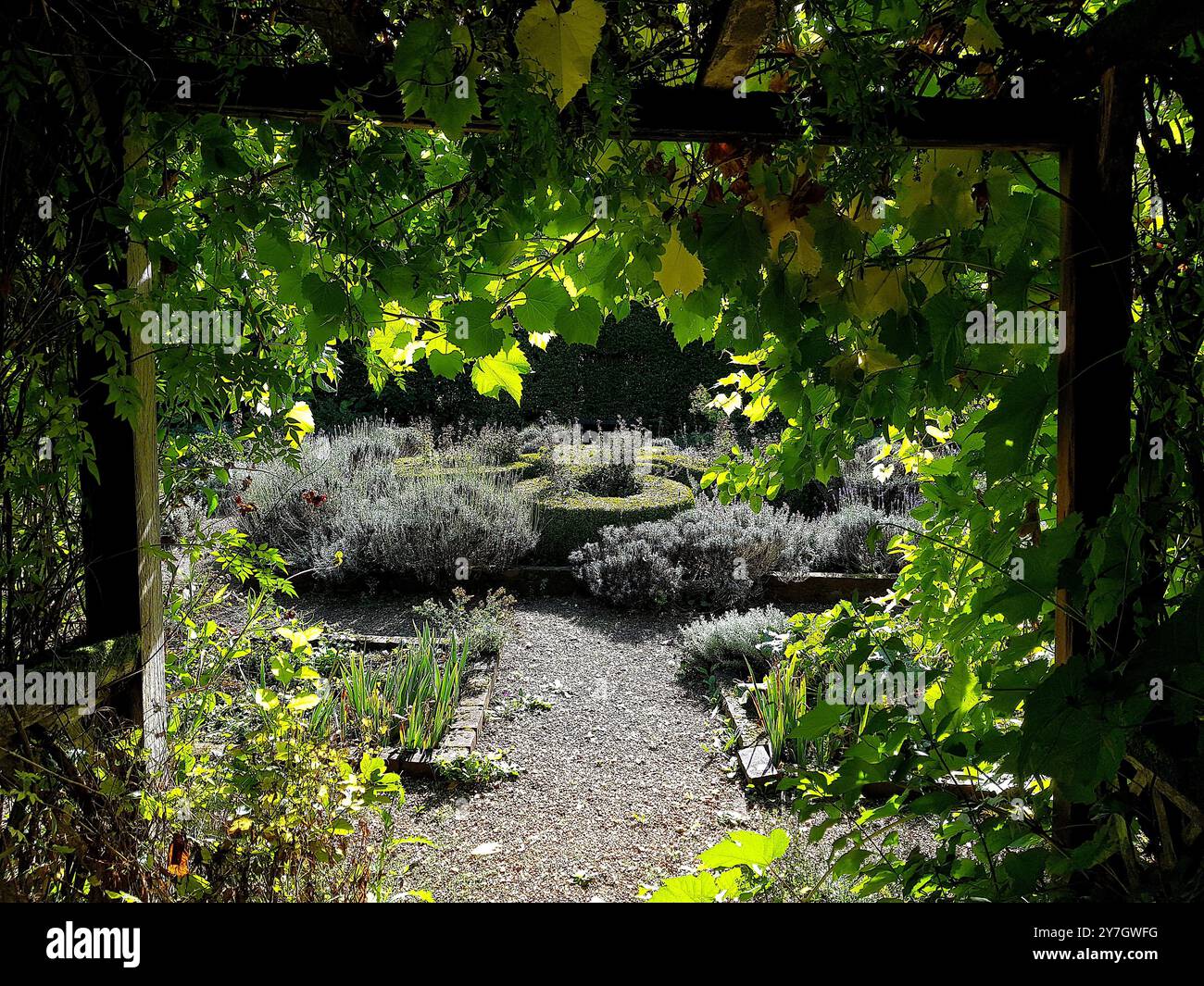 Vue d'un jardin historique dans le comté de Suffolk, Royaume-Uni. Banque D'Images