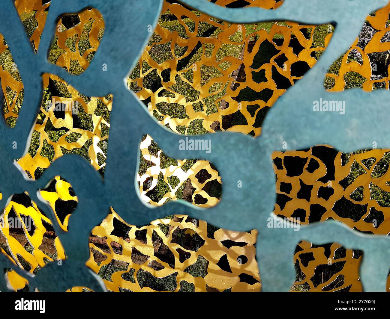 Détail d'une sculpture de jardin de style moderne. Banque D'Images